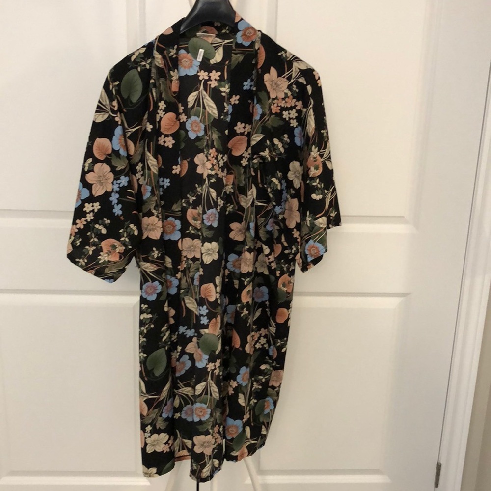 Black Floral Women's Kimono Cardigan - Multicolor